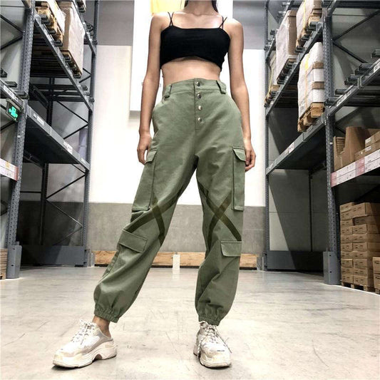 Pantalon cargo femme vert armée avec poches et boutons